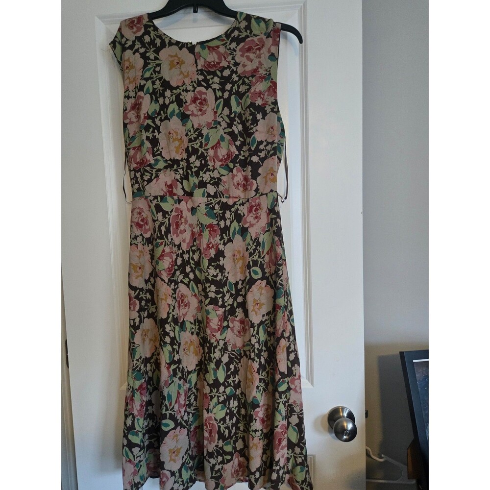 Ralph Lauren sleeveless, fit-and-flare midi dress size 8. No belt